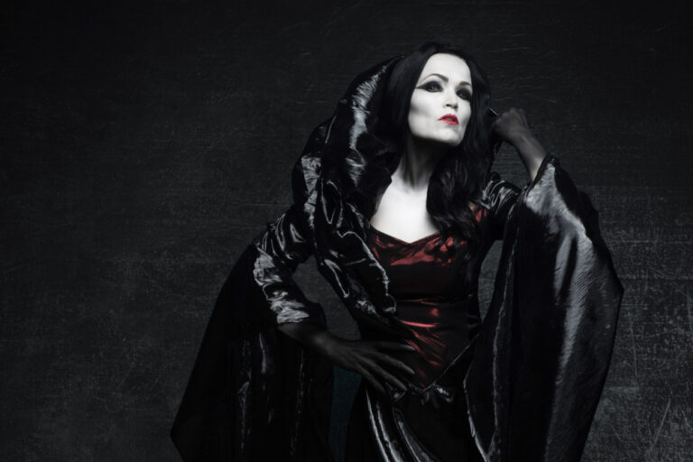 Tarja_Dark-Christmas_press-pictures_copyright-earMUSIC_credit_-Tim-Tronckoe_15_1000px