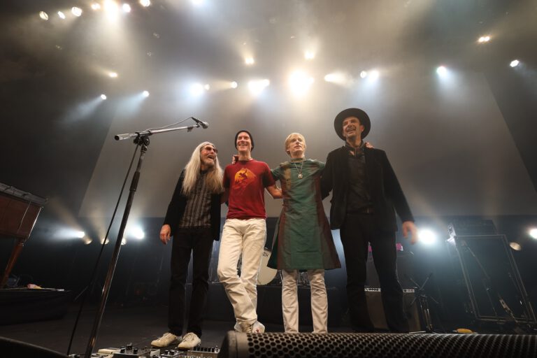 Photo Kula Shaker (Credit Mitch Ikeda)