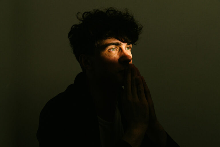 001_Pressefoto_TimonKrause_2025Messias_Fotocredit_MURAT_ASLAN_BLN