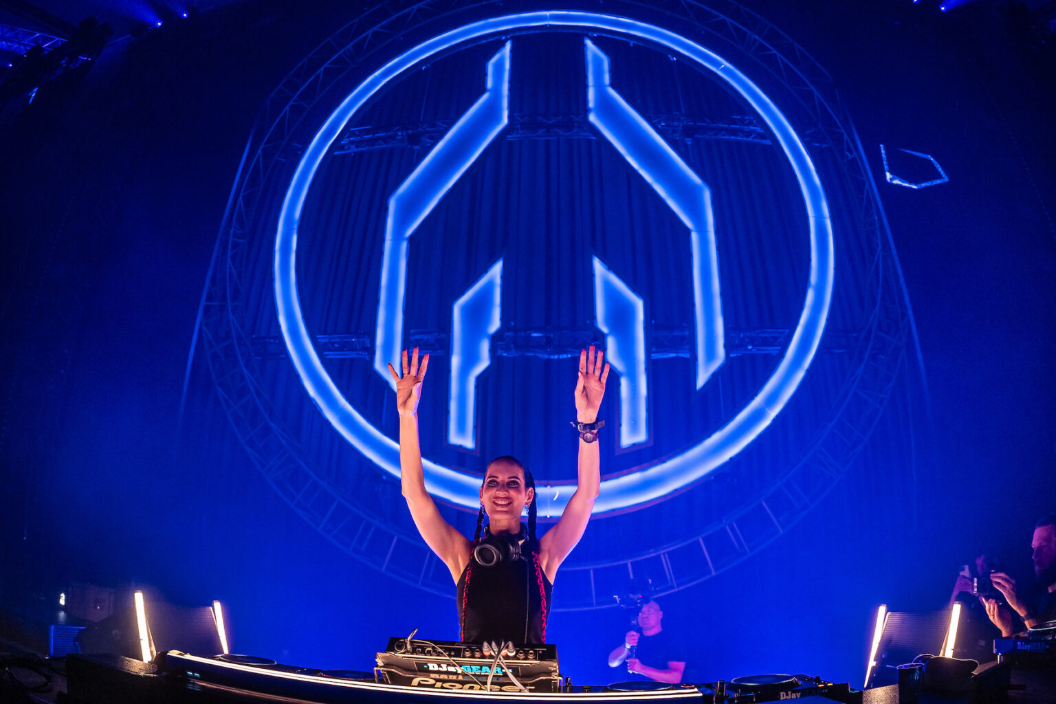 MAYDAY 2025: Das größte deutsche Indoor-Rave-Festival präsentiert Line ...