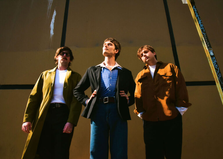 Vundabar-photo-2024-Standing-credit-Shervin-Lainez